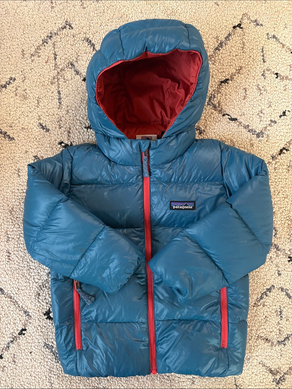Patagonia kids Hi-loft puffer jacket (4T) EUC